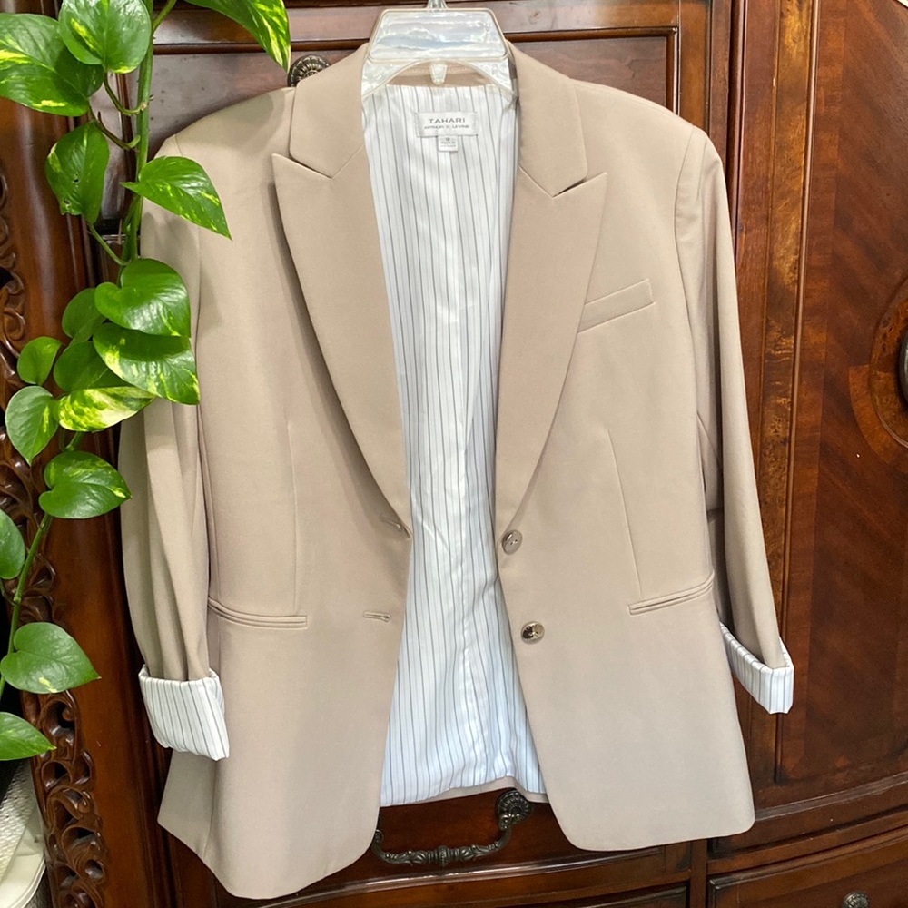 Tahari rolled sleeve blazer